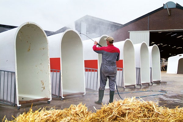 JOSERA Igloos during cleaning