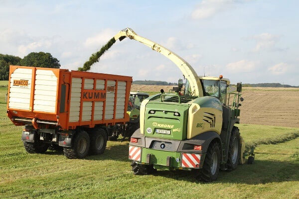 JOSILAC machines harvest grass