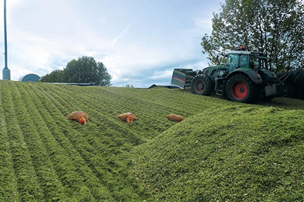 JOSERA Machines at harvest, grass silage